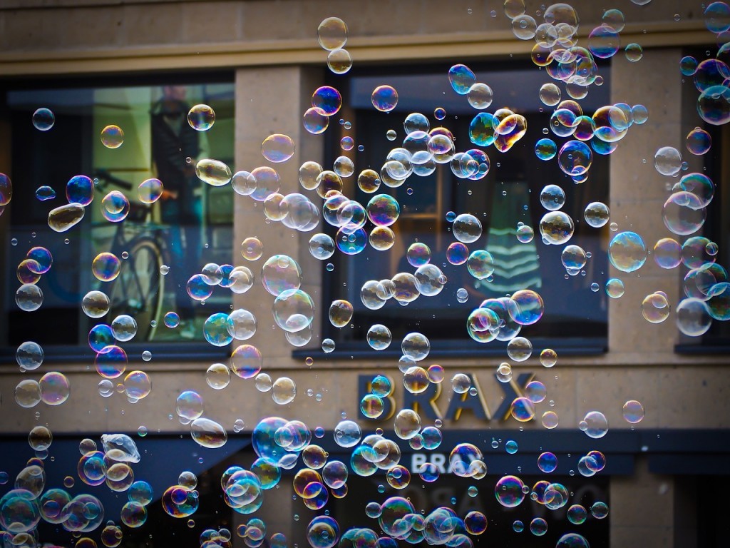 soap-bubbles-1211087_1280